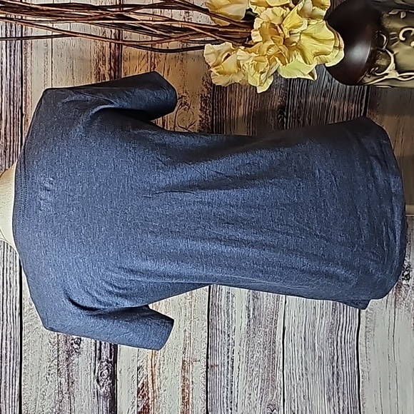 NWOT LOS ANGELES RAMS BLUE CAP SLEEVE V NECK TEE - Picture 4 of 8